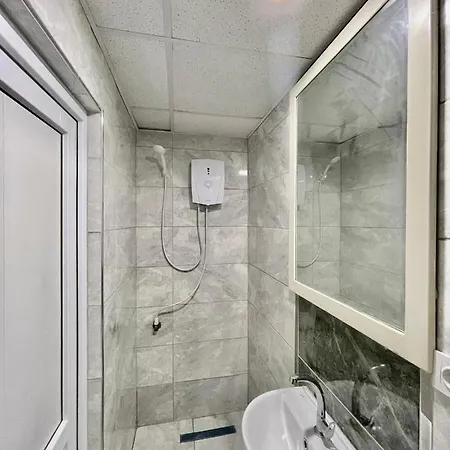 Cozy Midtown Studio In U3 Apartament *